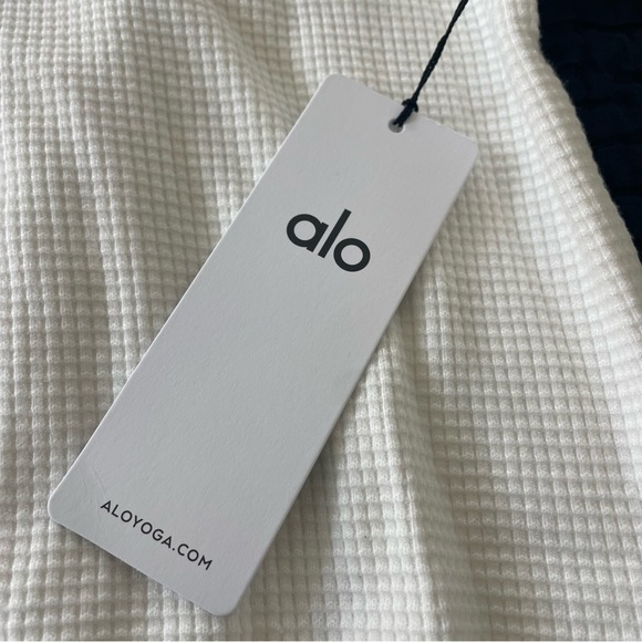 NEW Alo Yoga NEW Ivory Waffle Weekend Escape Mock Neck Long Sleeve, Size Large - Picture 2 of 8